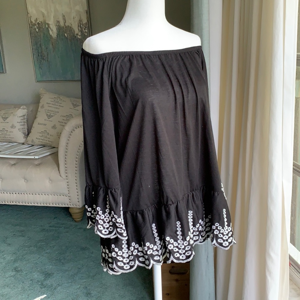 Black three quarter length sleeve shirt